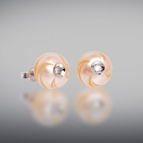 Carved Pearl Earrings